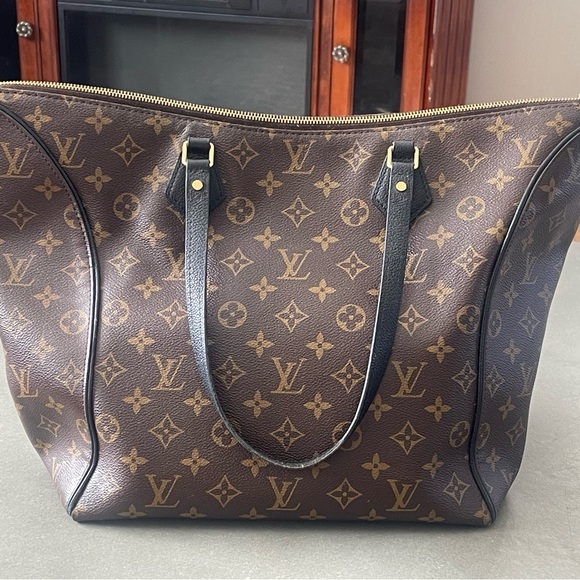 LV Monogram Medium sized bag - Picture 2 of 7